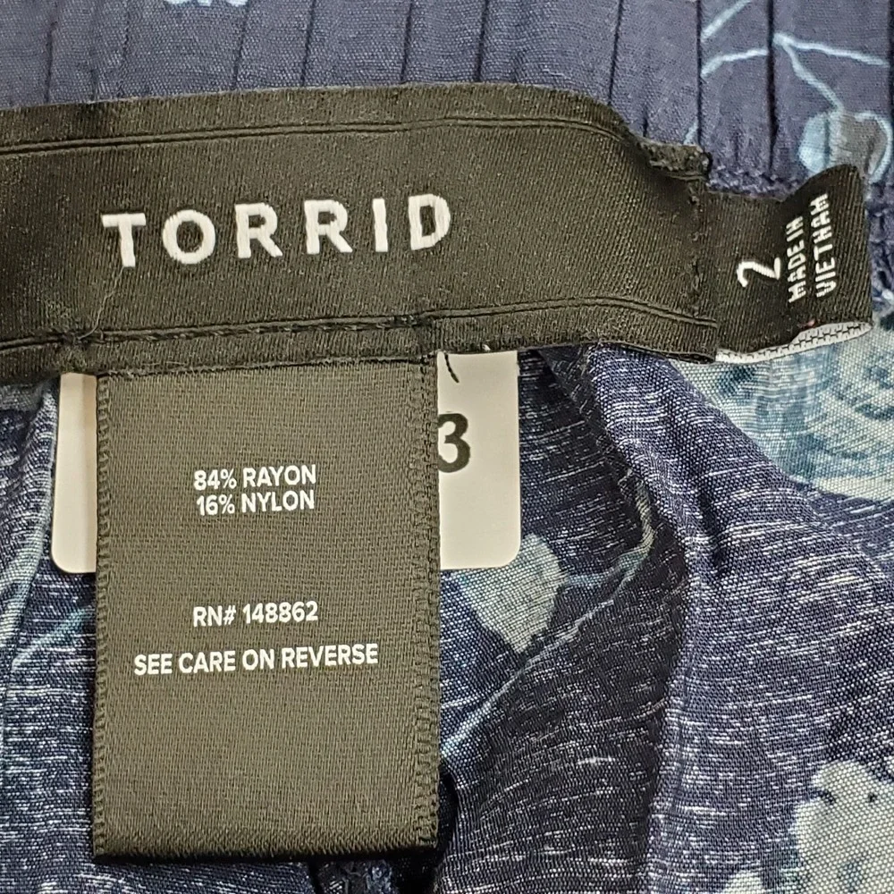 Torrid Women Shorts 2 Navy Nylon Rayon Floral Pajama Shorts Cottagecore